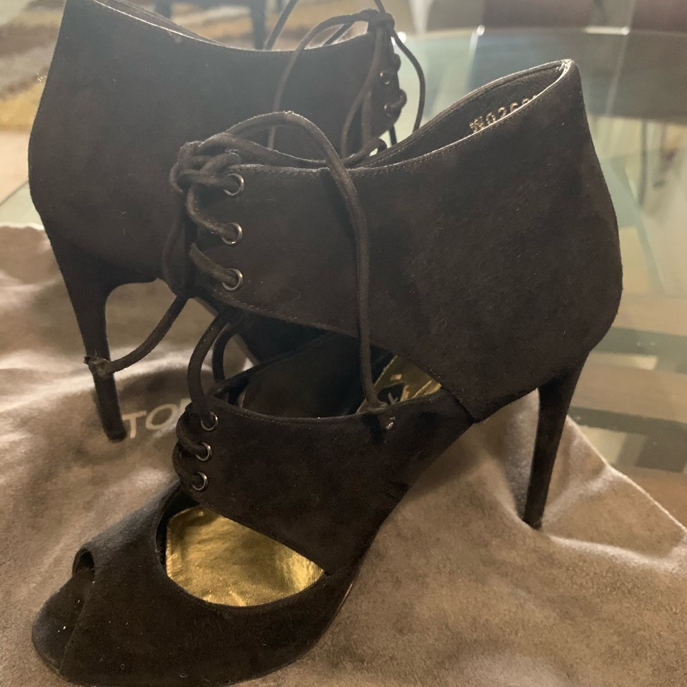 Authentic Tom Ford lace up heel